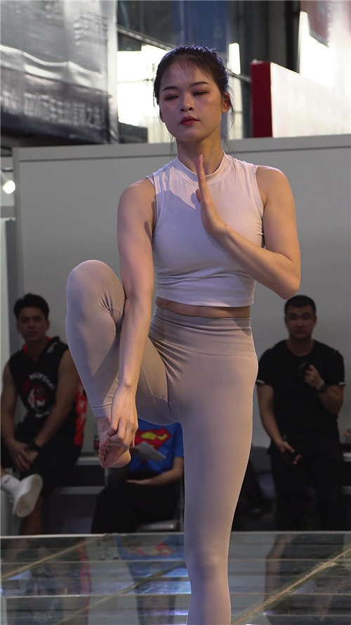 瑜伽美女[620M/MP4]