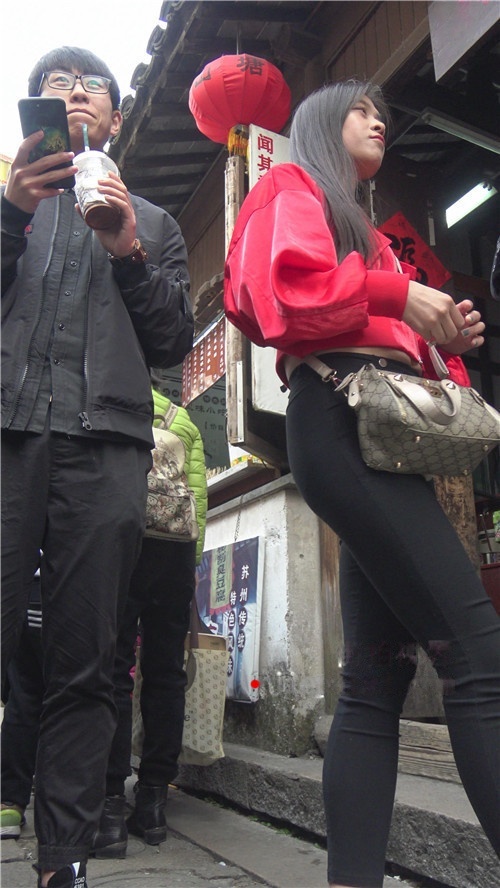 极品红衣黑裤小姐姐[3.65G/MP4]