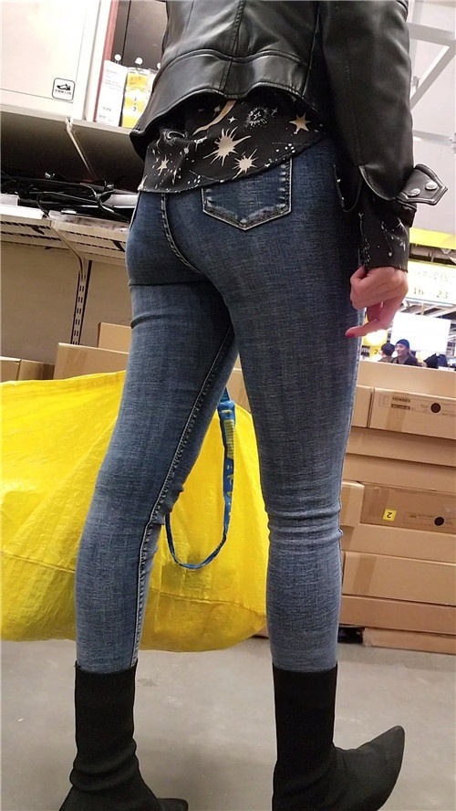 商场里的牛仔裤小姐姐[1.3G/MP4]