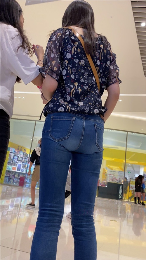 两个牛仔裤小姐姐[442M/MP4]