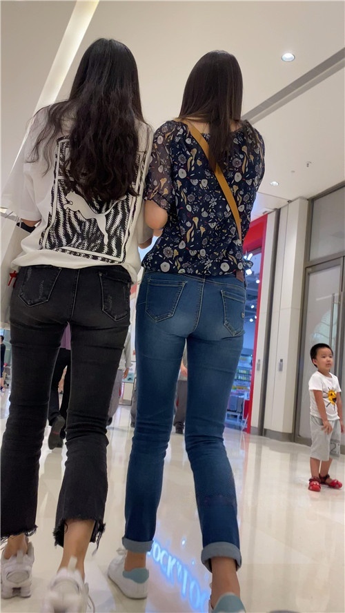 两个牛仔裤小姐姐[442M/MP4]