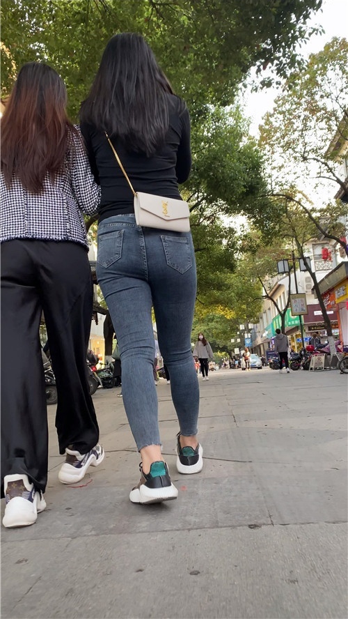 黑衣丰牛小姐姐[493M/MP4]