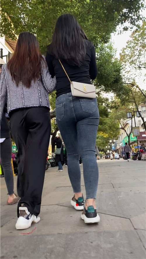 黑衣丰牛小姐姐[493M/MP4]