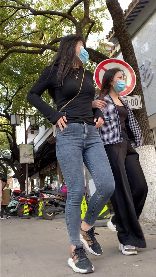 黑衣丰牛小姐姐[493M/MP4]