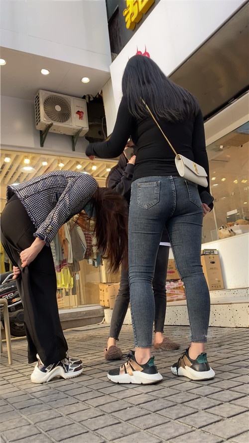 黑衣丰牛小姐姐[493M/MP4]