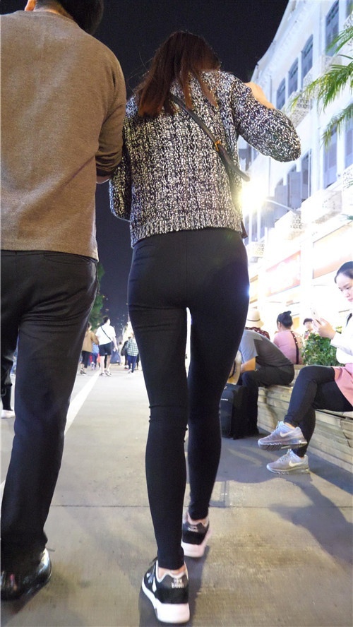 夜拍黑裤紧身小姐姐[2.94G/MP4]