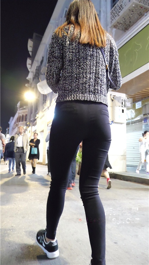 夜拍黑裤紧身小姐姐[2.94G/MP4]