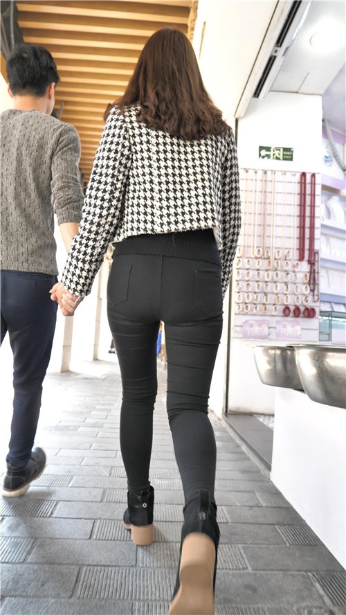 黑色紧身裤小妹[2.14G/MP4]