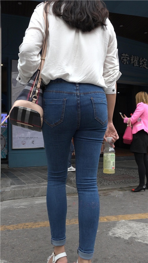 蓝色牛仔紧身裤妹子[1.71G/MP4]