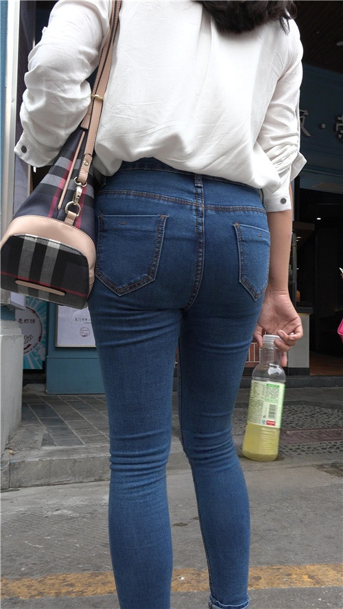 蓝色牛仔紧身裤妹子[1.71G/MP4]