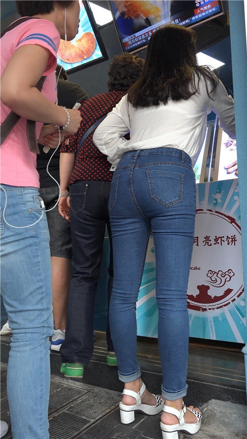 蓝色牛仔紧身裤妹子[1.71G/MP4]