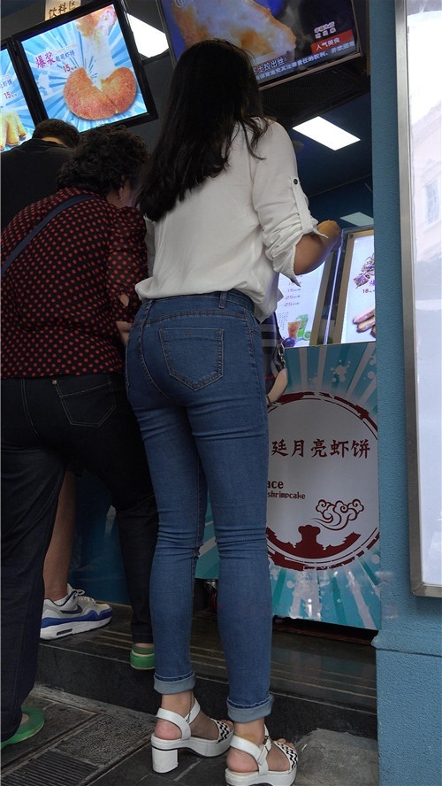 蓝色牛仔紧身裤妹子[1.71G/MP4]