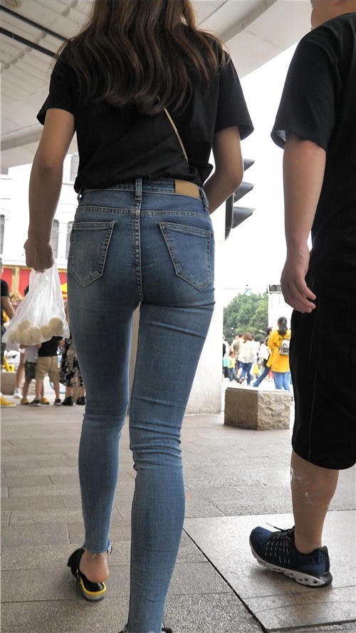 紧身蓝牛小姐姐[3.59G/MP4]