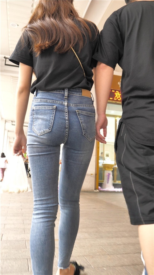 紧身蓝牛小姐姐[3.59G/MP4]