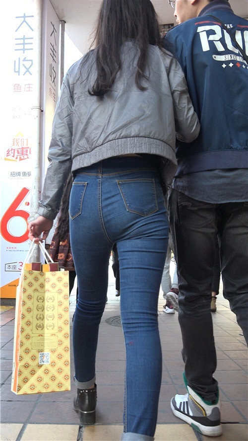 蓝牛紧身丰腴妹子[1.79G/MP4]