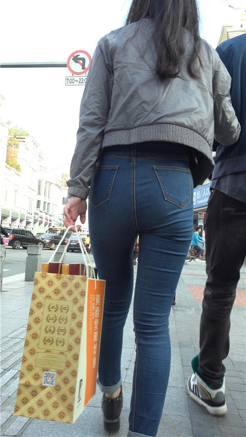 蓝牛紧身丰腴妹子[1.79G/MP4]