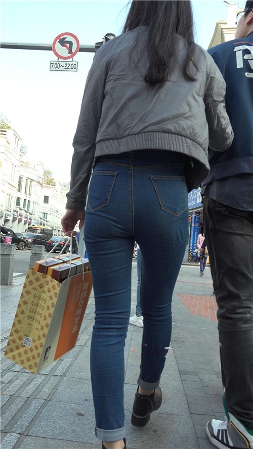 蓝牛紧身丰腴妹子[1.79G/MP4]