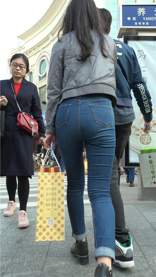 蓝牛紧身丰腴妹子[1.79G/MP4]