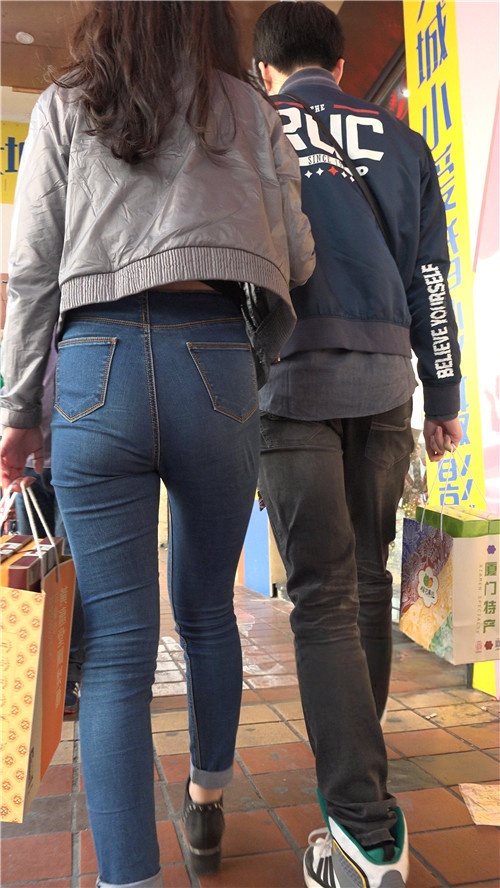 蓝牛紧身丰腴妹子[1.79G/MP4]