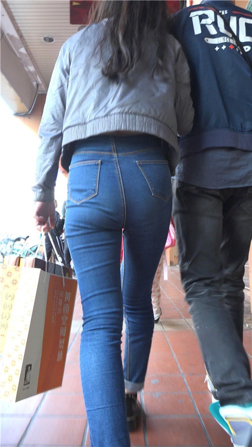 蓝牛紧身丰腴妹子[1.79G/MP4]