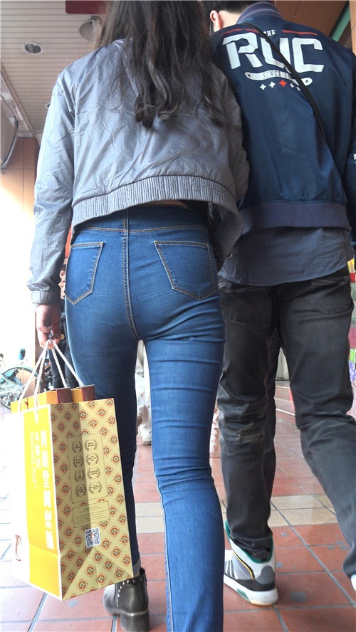 蓝牛紧身丰腴妹子[1.79G/MP4]