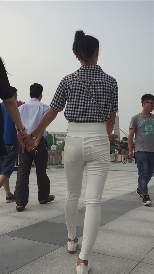 白色高腰紧身裤妹子[528M/MP4]