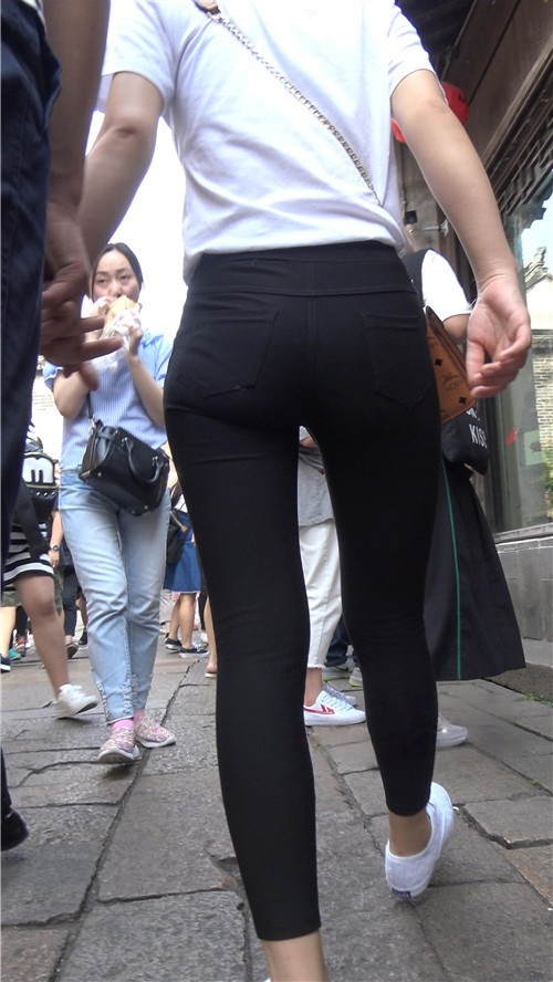 黑色蜜桃小妹[2G/MP4]