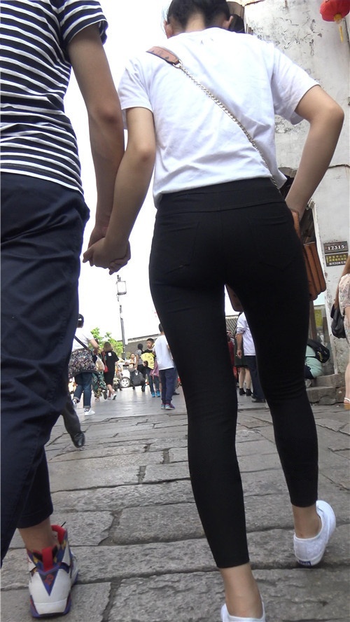 黑色蜜桃小妹[2G/MP4]