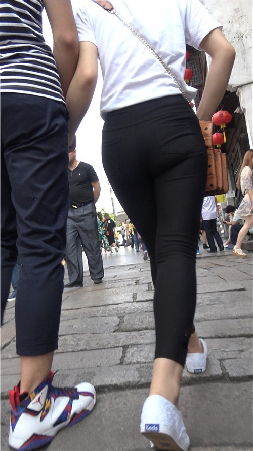 黑色蜜桃小妹[2G/MP4]