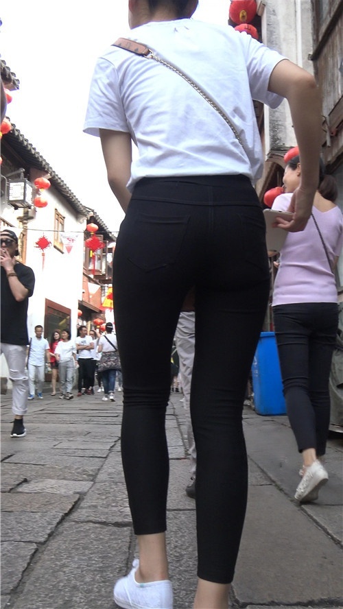 黑色蜜桃小妹[2G/MP4]