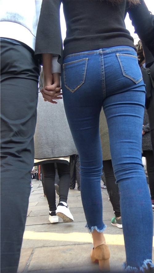 蓝色牛仔裤小姐姐[1.94G/MP4]