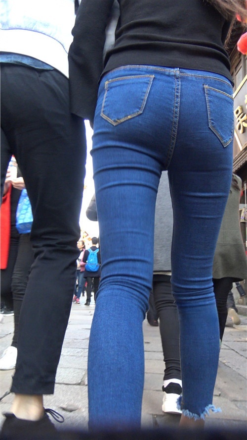 蓝色牛仔裤小姐姐[1.94G/MP4]