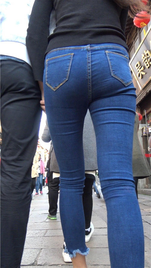 蓝色牛仔裤小姐姐[1.94G/MP4]