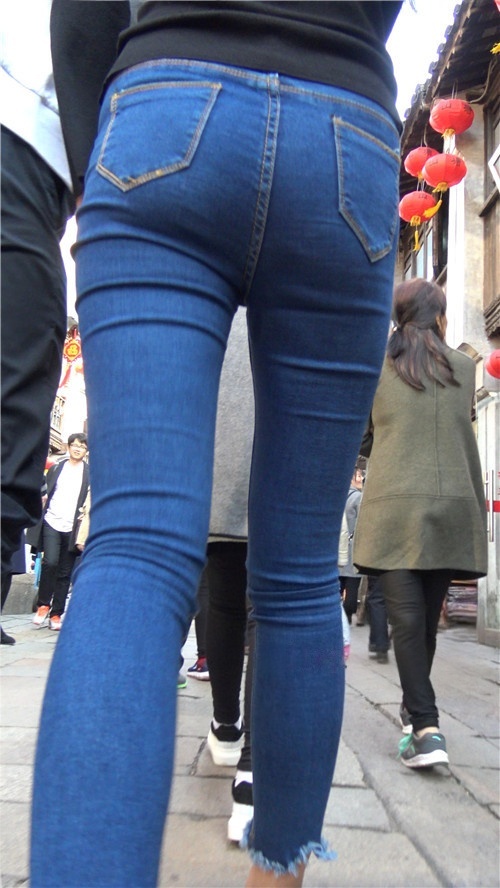 蓝色牛仔裤小姐姐[1.94G/MP4]