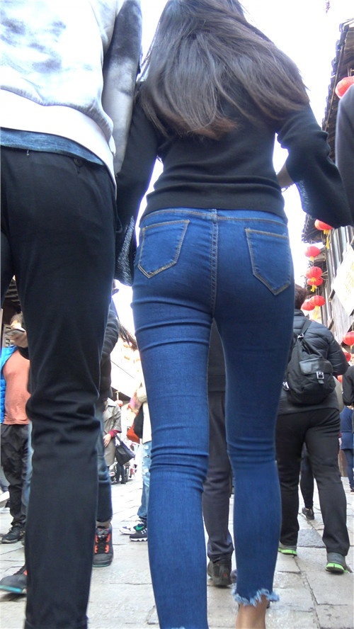 蓝色牛仔裤小姐姐[1.94G/MP4]