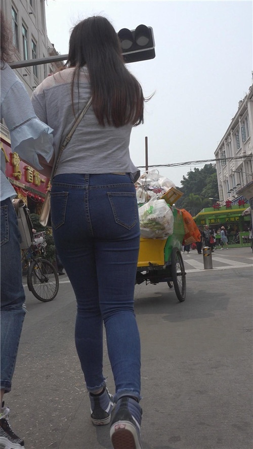 丰腴的蓝牛妹子[221M/MP4]