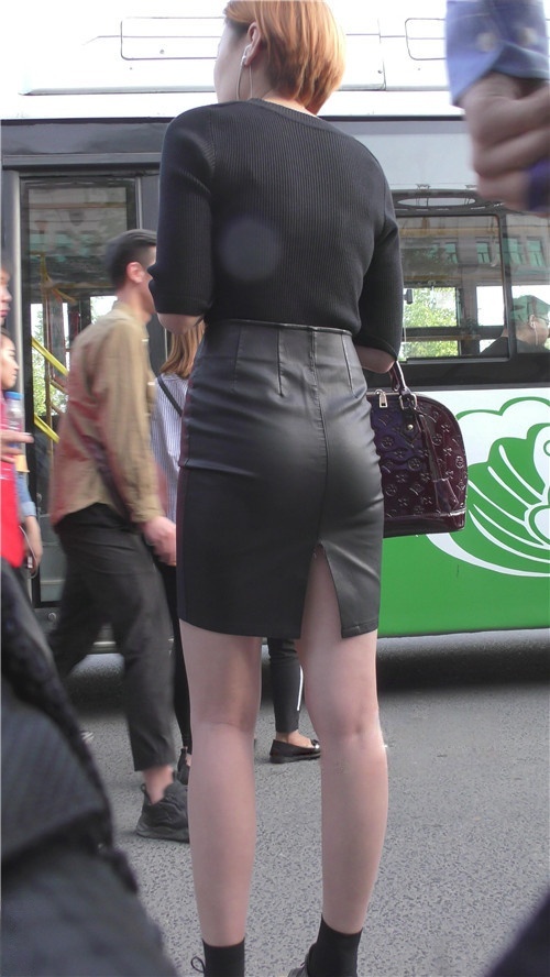 短发皮裤妹子[1.53G/MP4]