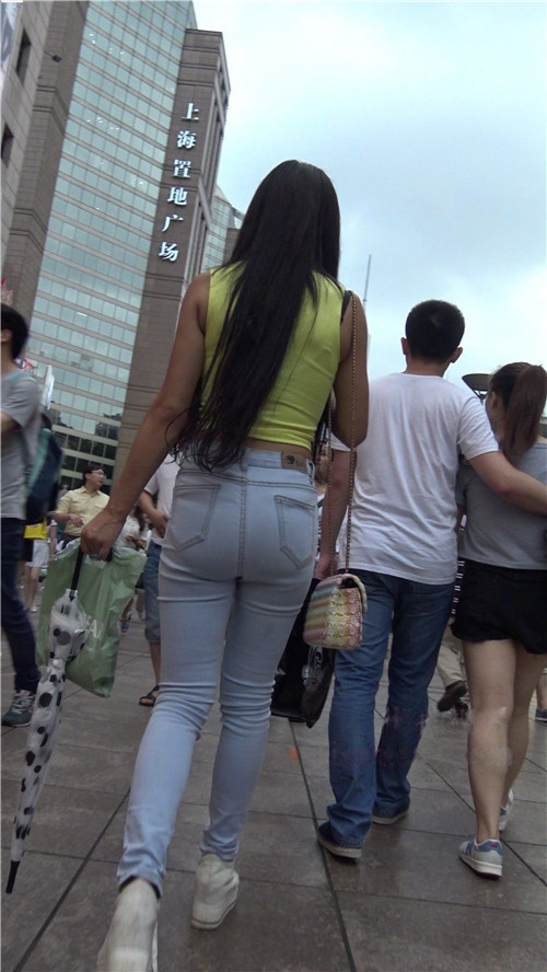 牛仔紧身裤长发美女[3.76G/MP4]