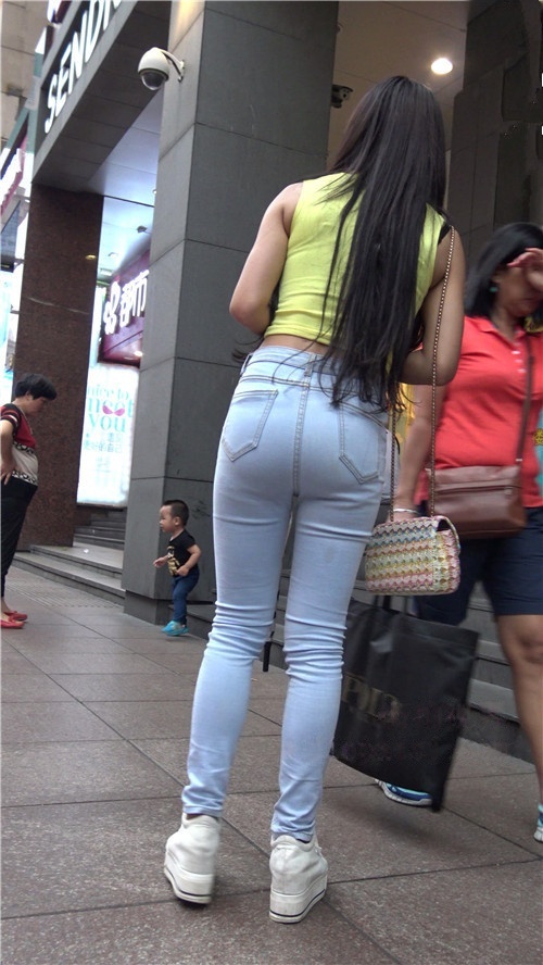 牛仔紧身裤长发美女[3.76G/MP4]