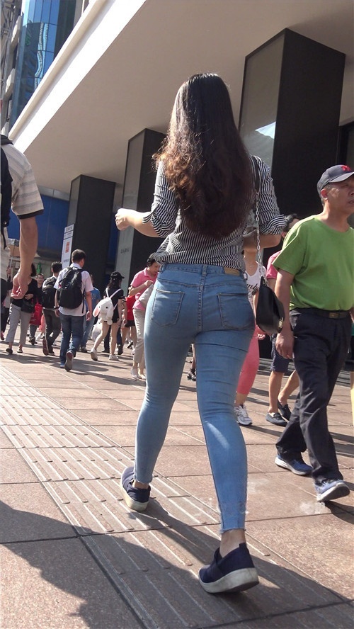 买衣服的牛仔裤妹子[2.04G/MP4]