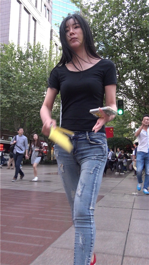 牛仔紧身裤妹子[3.86G/MP4]