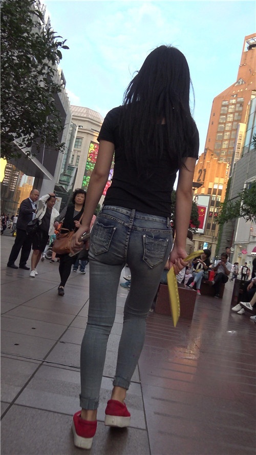 牛仔紧身裤妹子[3.86G/MP4]