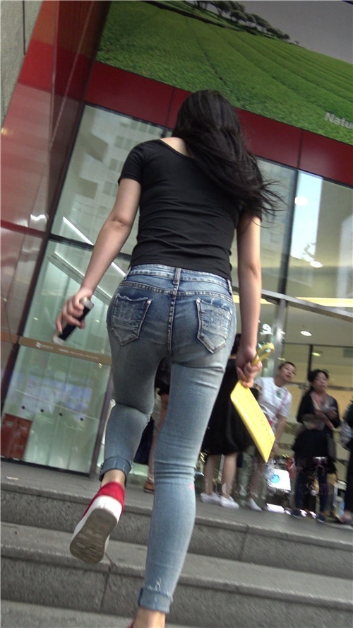 牛仔紧身裤妹子[3.86G/MP4]