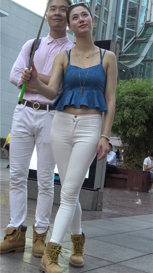 紧身白裤美女[2.58G/MP4]