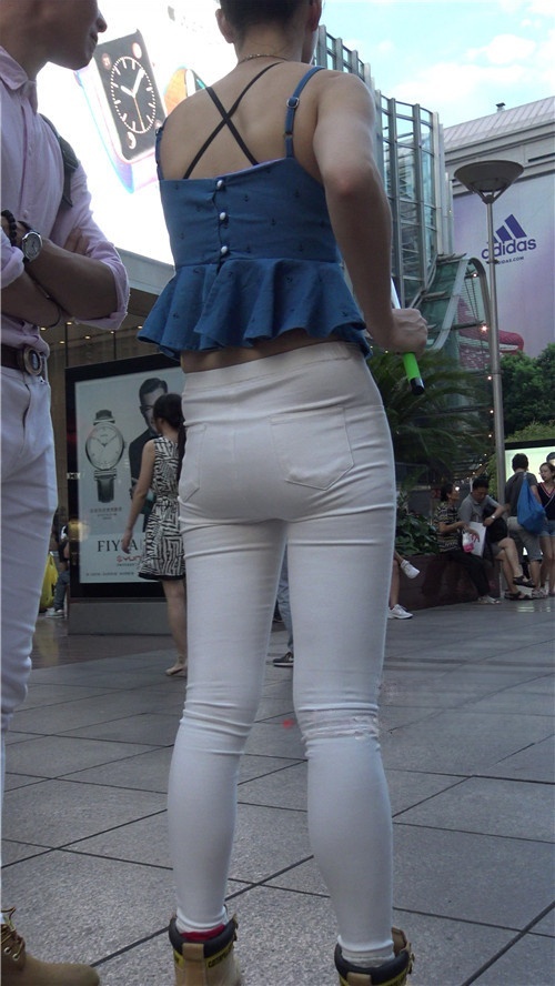 紧身白裤美女[2.58G/MP4]