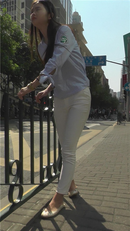 极品白裤圆润妹子[482M/MP4]