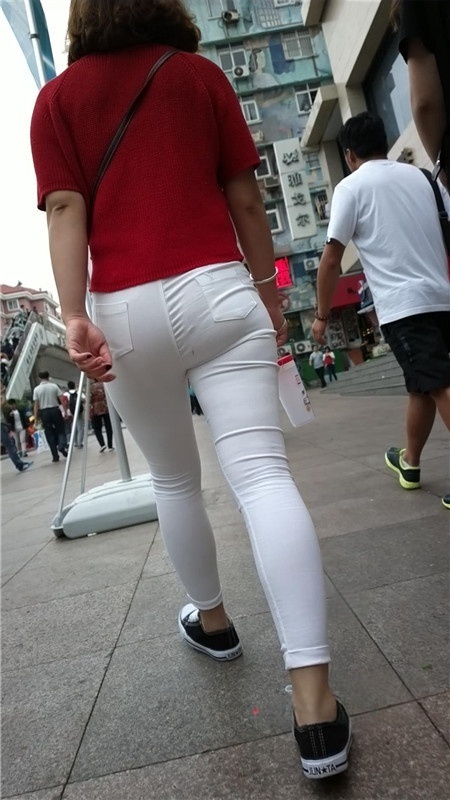 极品红衣超紧白裤美女[1.27G/MP4]