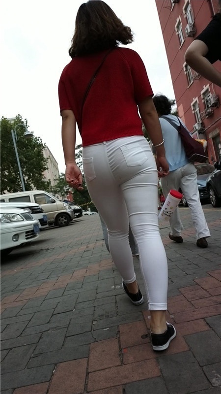 极品红衣超紧白裤美女[1.27G/MP4]