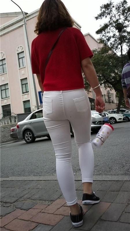 极品红衣超紧白裤美女[1.27G/MP4]