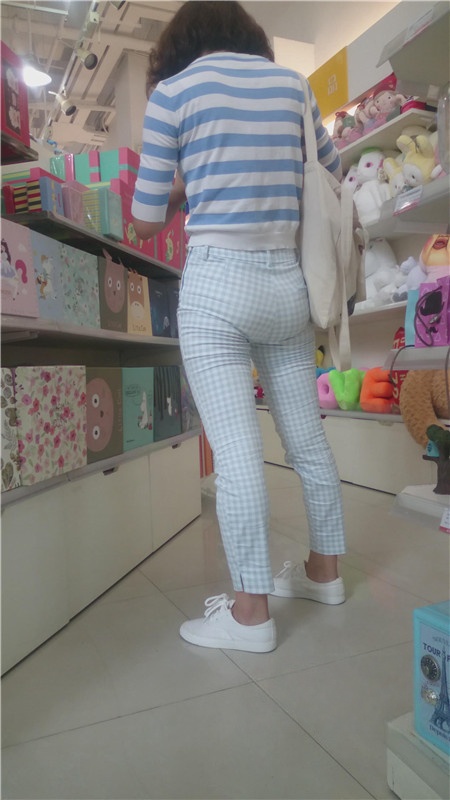 极品紧身大苹果美女[3.26G/MP4]